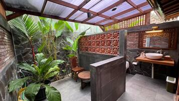 Doppelzimmer | Badezimmer | Handtücher, Seife, Shampoo, Toilettenpapier