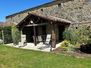 Outdoor dining - Le Séchoir at Cours du Fleuve Gîte Complex (Calès)