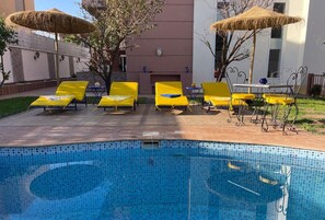 Pool - Maison Malau & Phil, Dog-Friendly, 3 Bohemian Chic Guest Rooms in Marrakech. (Marrakech)