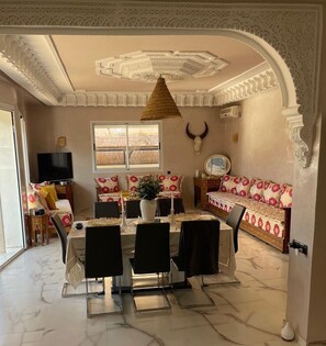 Dining - Maison Malau & Phil, Dog-Friendly, 3 Bohemian Chic Guest Rooms in Marrakech. (Marrakech)