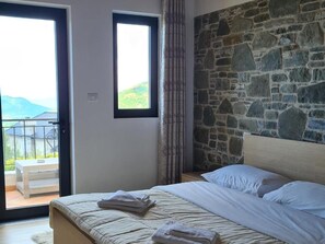 Chambre Double, balcon, vue jardin | Coffres-forts dans les chambres, bureau, chambres insonorisées