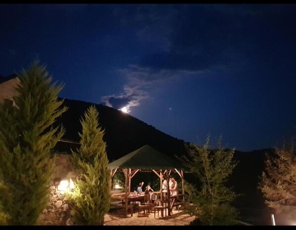 Exterior - Sofra e Shpatit Hotel (Gjinar)