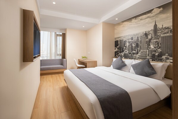 Premium bedding, memory-foam beds, desk, laptop workspace - Zhishang Hotel Hangzhou West Lake Zheyi  (Hangzhou)