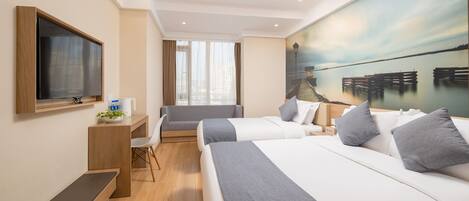 家庭三人房 | 高級寢具、記憶床墊、書桌、筆電工作空間