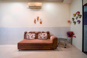 Reception - Hotel Kailash Park (Mumbai)