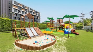 Área de juegos infantiles al aire libre