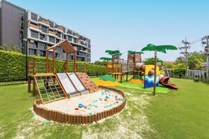 Área de juegos infantiles al aire libre