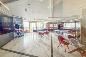Games room - 3 Bedroom Apartment at Business Bay - Pool & Spa (Dubai)
