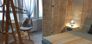 2 chambres, fer et planche à repasser, accès Internet, draps fournis