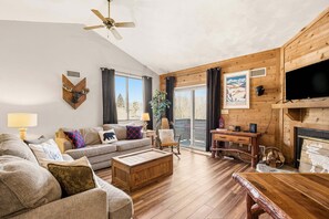 Living area - NEW! Seven Springs Sunridge 1 BR Condo, Ski-In/Out (Champion)