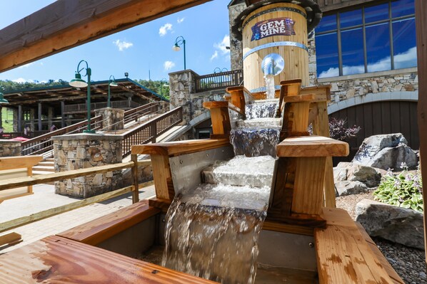 Property grounds - NEW! Seven Springs Sunridge 1 BR Condo, Ski-In/Out (Champion)