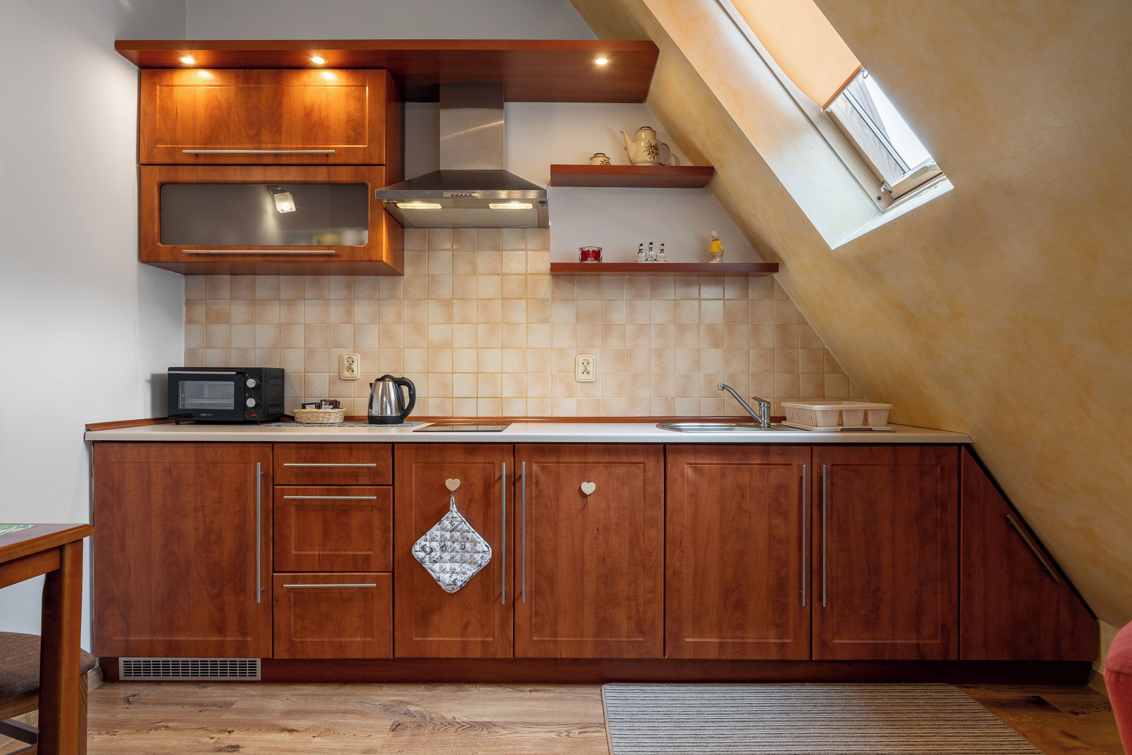 Studio Suite, Balcony | Private kitchenette | Coffee/tea maker, electric kettle