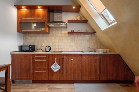 开间套房, 阳台 | 私人简易厨房 | 茶具/咖啡用具、电热水壶