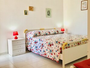 2 bedrooms, iron/ironing board, WiFi - Apartment 200 MT. From the sea (Lido Marini)