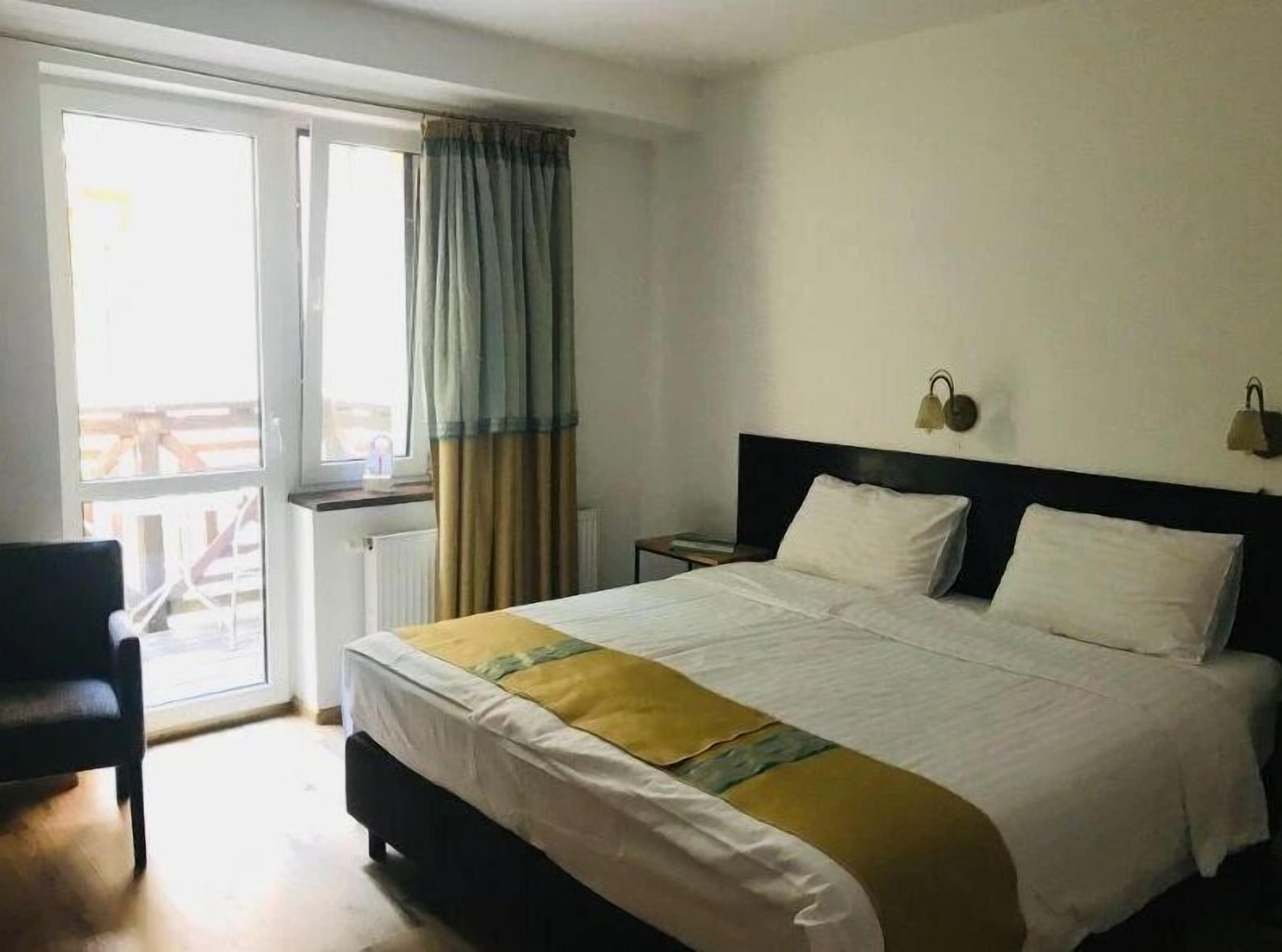 Classic Double or Twin Room, Park View | Individually decorated, individually furnished, free WiFi, bed sheets