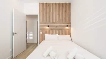 Desk, iron/ironing board, WiFi, bed sheets