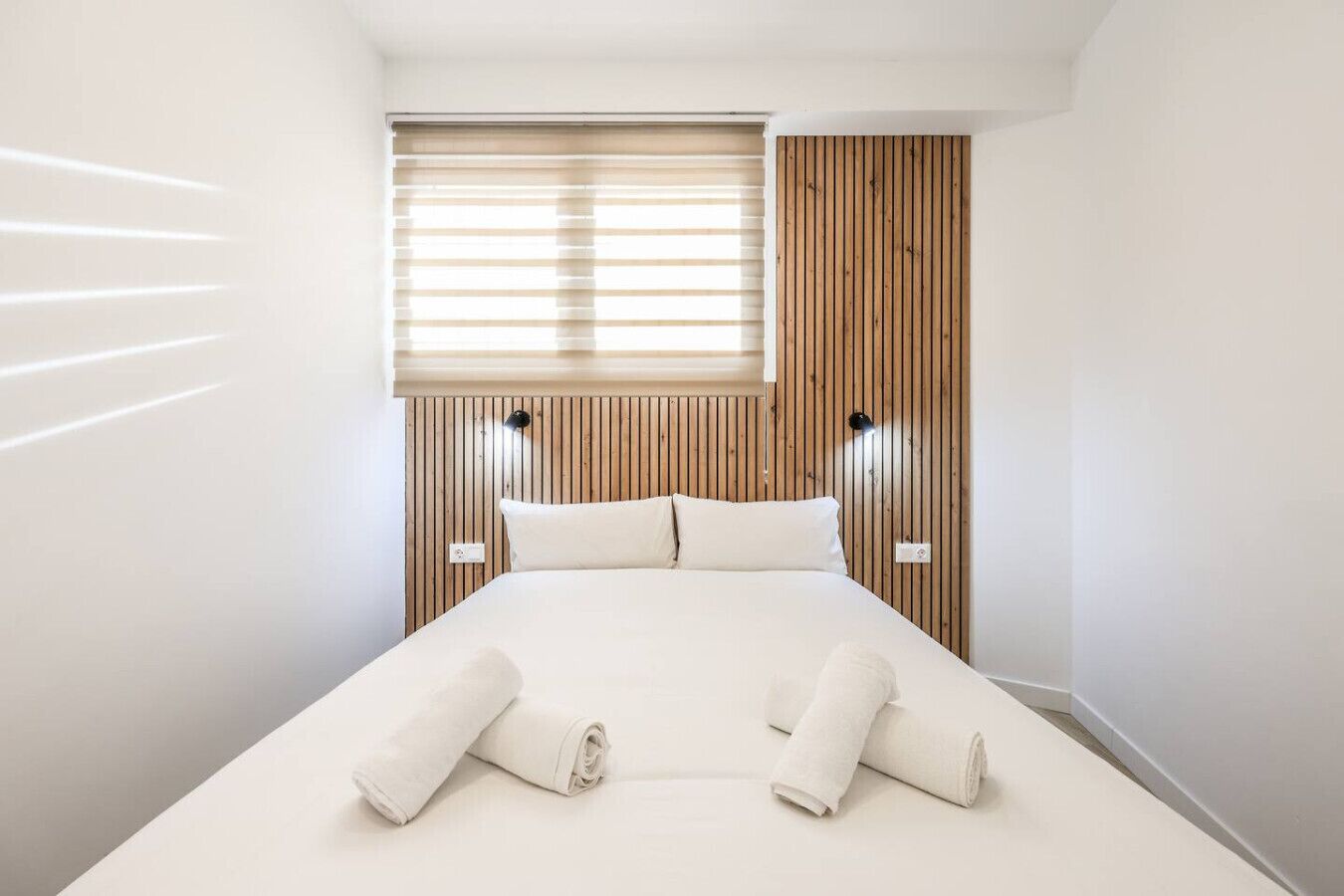 デスク、アイロン / アイロン台、WiFi、ベッドシーツ