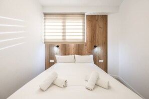 デスク、アイロン / アイロン台、WiFi、ベッドシーツ