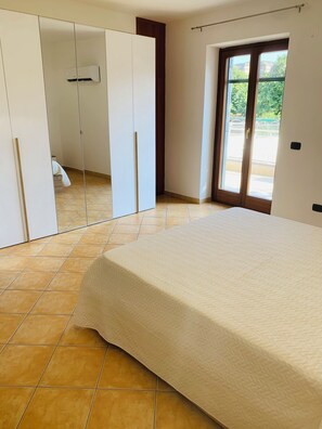 Bügeleisen/Bügelbrett, WLAN, Bettwäsche