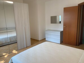 2 chambres, fer et planche Ă repasser, Wi-Fi, draps fournis