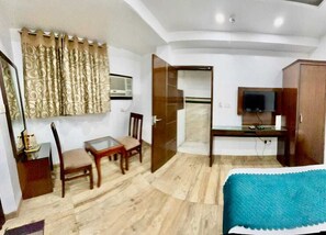 Premium Double Room | Free WiFi - Hotel Kabeer New Delhi Railway Station (New Delhi)