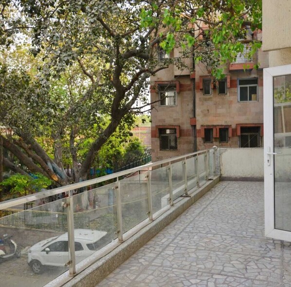 Premium Double Room | Living area - Hotel Kabeer New Delhi Railway Station (New Delhi)