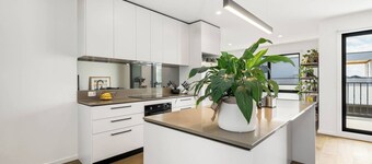 Modern Highton Hideaway Quiet Townhouse Comfort