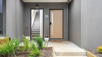 ุชูุงุตูู ุงูููุฏู ู
ู ุงูุฎุงุฑุฌ