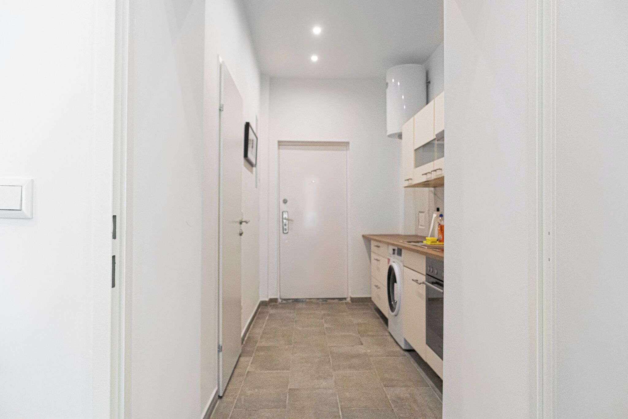 Basic Studio | Private kitchen | Mini-fridge, stovetop, cookware/dishes/utensils