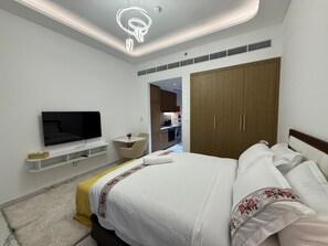 1 bedroom, iron/ironing board, Internet, bed sheets - Azizi  405 Fully Furnished Apartment (Dubai)