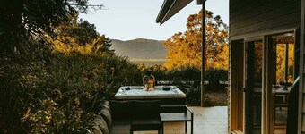 George's - Cabin 72 Kangaroo Valley Golf Course. Kangaroos, Wombats and Wildlife at your front door!