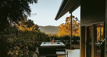 George's - Cabin 72 Kangaroo Valley Golf Course. Kangaroos, Wombats and Wildlife at your front door!