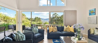 George's - Cabin 72 Kangaroo Valley Golf Course. Kangaroos, Wombats and Wildlife at your front door!