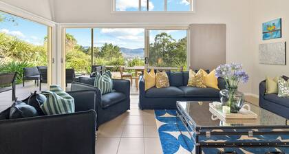 George's - Cabin 72 Kangaroo Valley Golf Course. Kangaroos, Wombats and Wildlife at your front door!