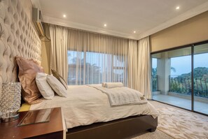 Iron/ironing board, WiFi, bed sheets - A spacious, private home tucked just moments from Umhlanga’s coastline. (Durban)