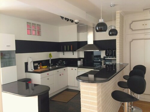 Large cozy family apartment at the Eiffel Tower for 6 PAX