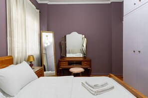 Apartamento, 2 quartos, sacada | Escrivaninha, espaço de trabalho para notebook, cortinas blackout