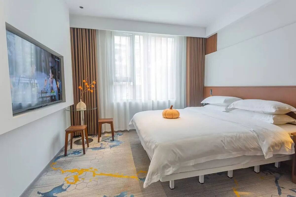 City Double Room, Courtyard View | Premium bedding, down comforters, laptop workspace, WiFi (free)