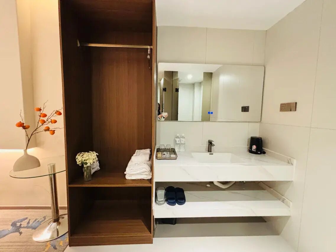 Royal Double Room, Courtyard View | Bathroom | Towels