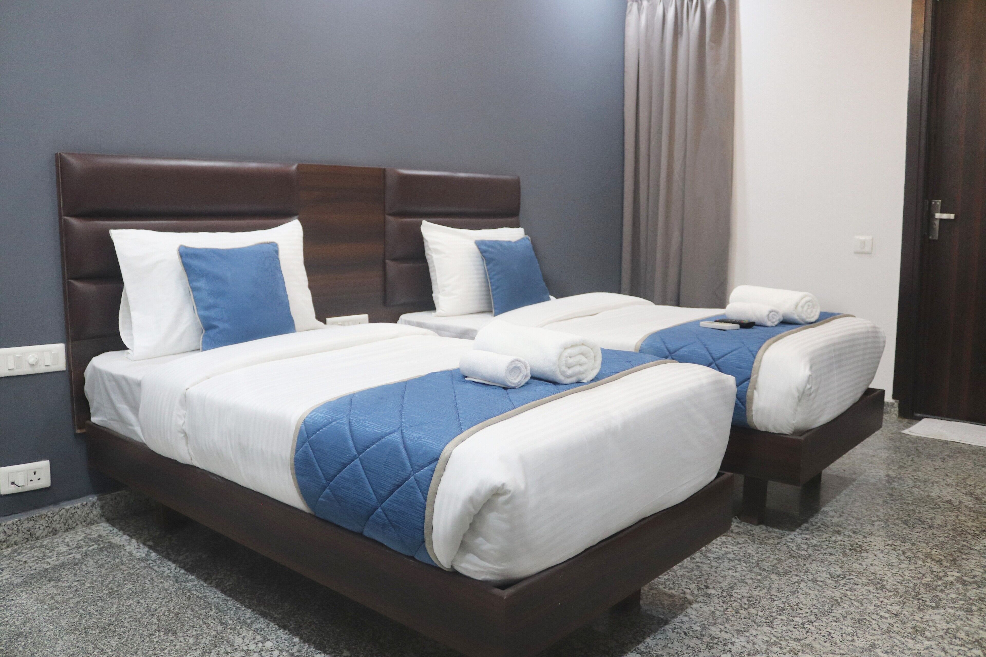 Deluxe-Doppel- oder -Zweibettzimmer, Stadtblick | Individuell dekoriert, individuell eingerichtet