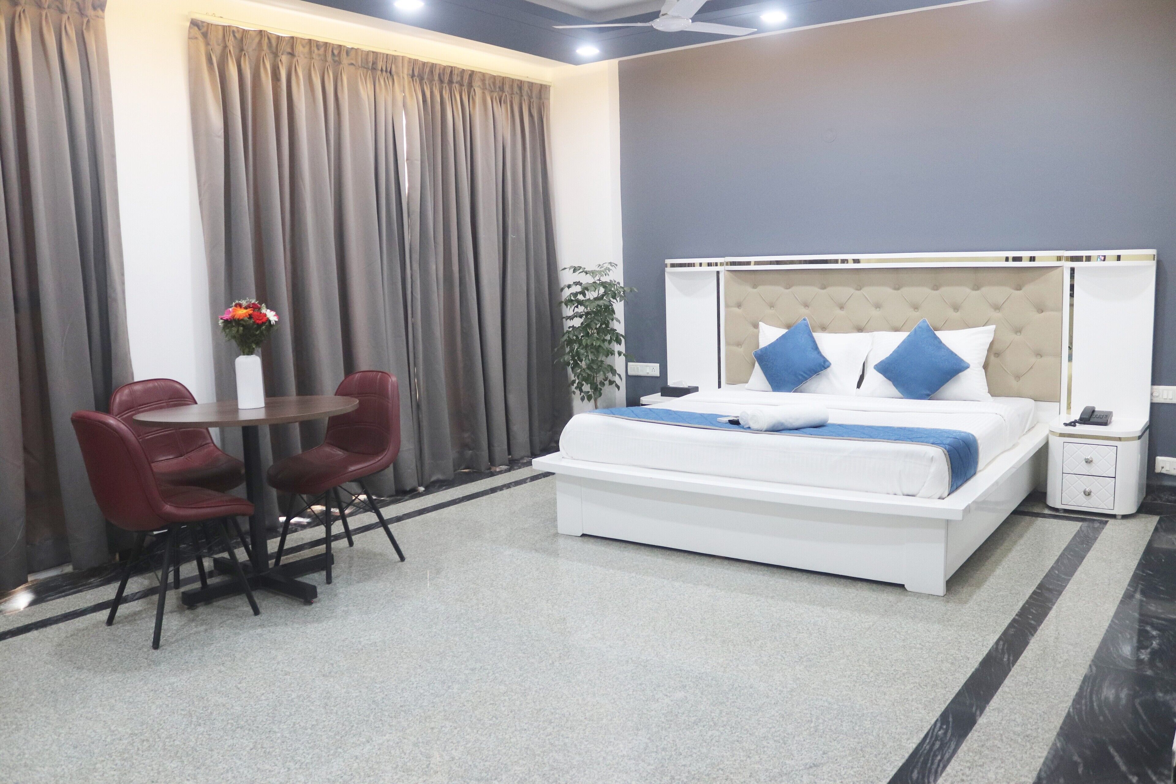 Executive-Zimmer, 1 King-Bett, Balkon, Stadtblick | Individuell dekoriert, individuell eingerichtet