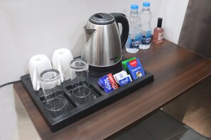 Kopi dan/atau alat penyeduh kopi