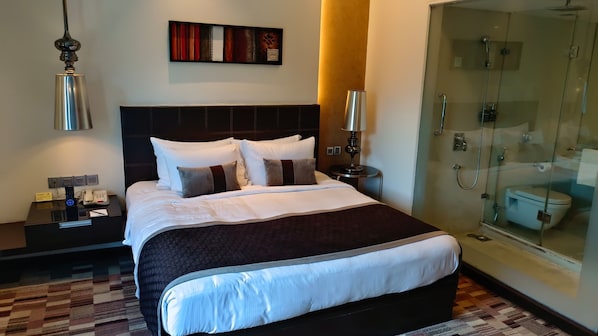 Basic Double Room | In-room safe, desk, free WiFi - Pride Elite Gandhinagar (Gandhinagar)