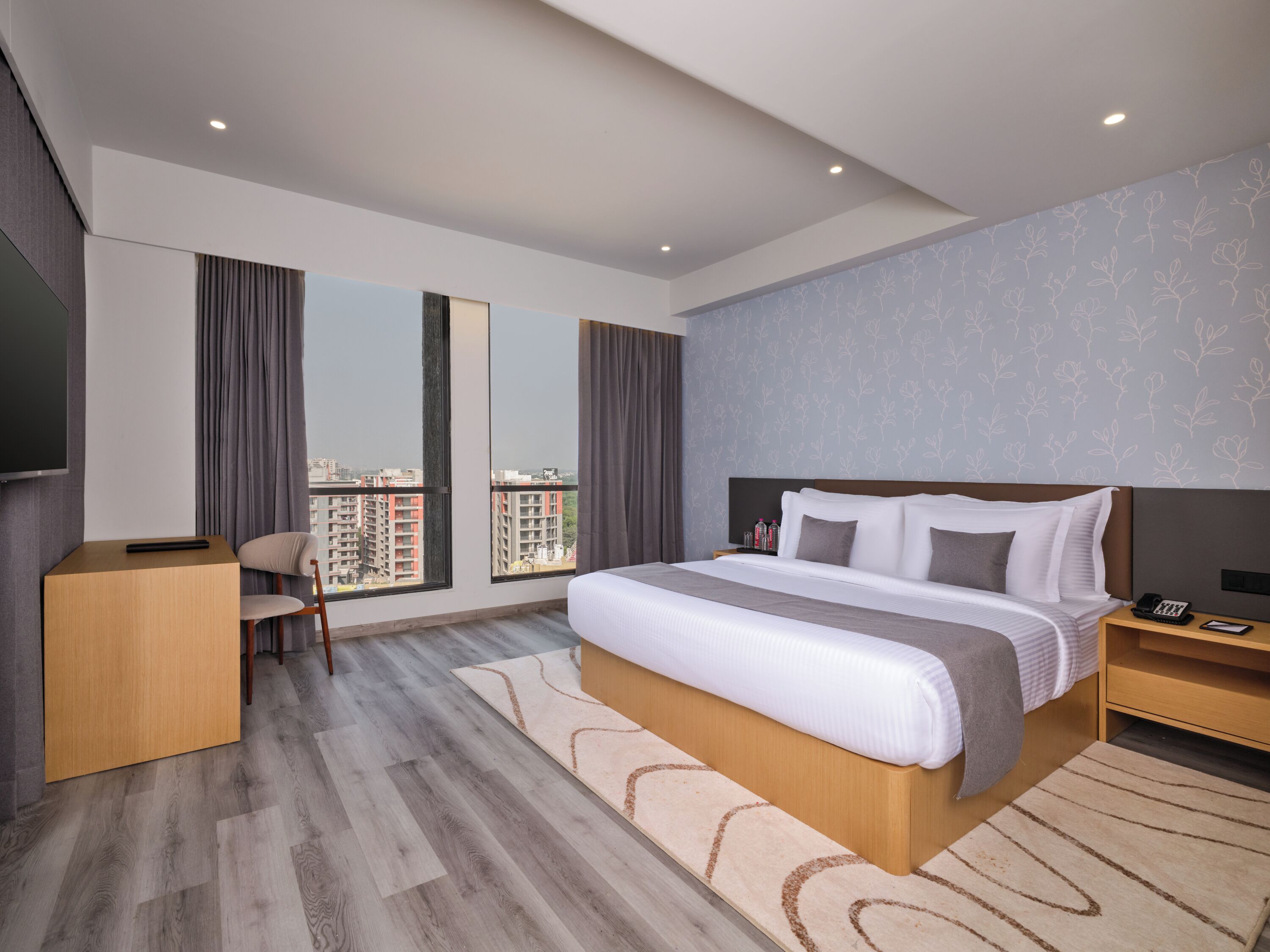 迷你吧、客房內保險箱、書桌、熨斗/熨衣板