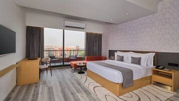 In-room safe, desk, free WiFi