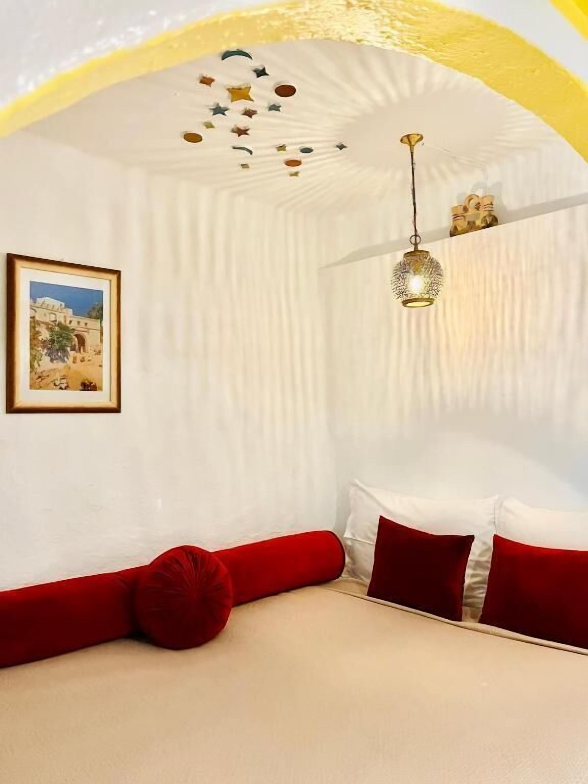 房內夾萬、手提電腦工作空間、遮光窗簾/窗簾、熨斗/熨衫板