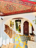 Habitación estándar doble | Caja fuerte, espacio para trabajar con un portátil, cortinas opacas