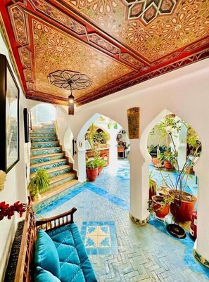 Standard Double Room | In-room safe, laptop workspace, blackout curtains, iron/ironing board - Riad Dar Meziana  (Chefchaouen)