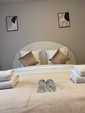 Comfort Double Room, City View | In-room safe, desk, laptop workspace, free WiFi - Hôtel Sofiane (Paris)