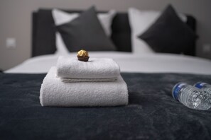 Comfort Double Room, City View | In-room safe, desk, laptop workspace, free WiFi - Hôtel Sofiane (Paris)